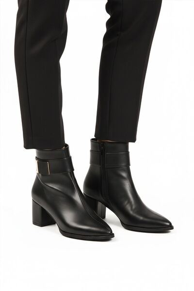 Aspor حذاء نسائي بكعب عالٍ أسود ضيق مع بطانة من الصوف