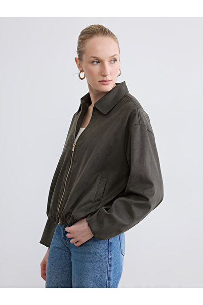 LC Waikiki قميص كاكي مع ياقة وسترة نسائية بمظهر الشامواه