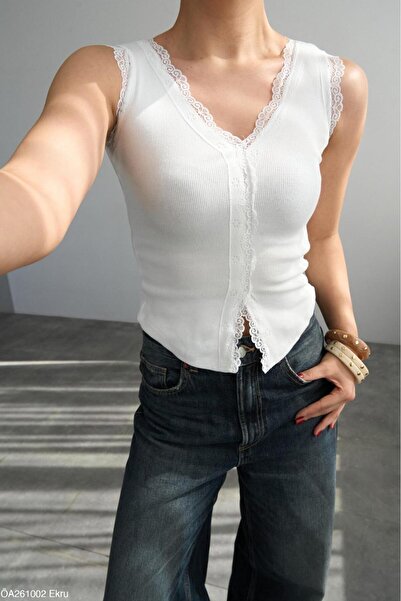 CADDELAMODA Lace Detailed Premium Sleeveless Undershirt