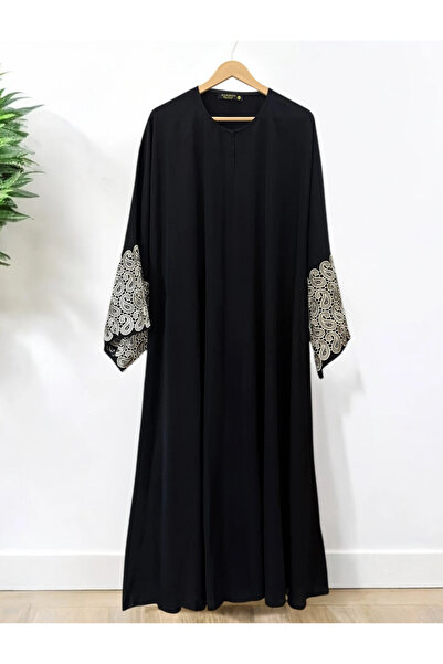 1way Elegant Kuwaiti abaya with a distinctive design