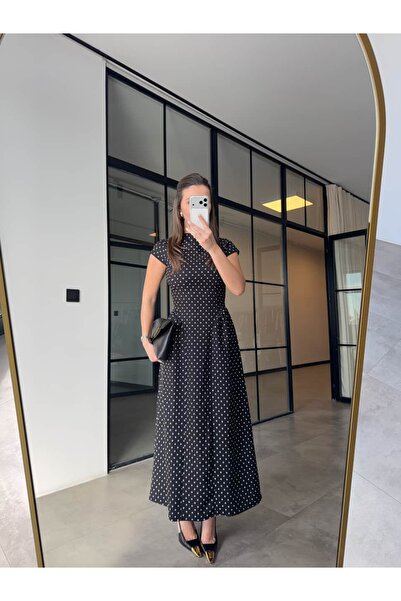 BB Bensu Buyruk فستان ماكسي منقط بحزام عند الخصر باللون الأسود