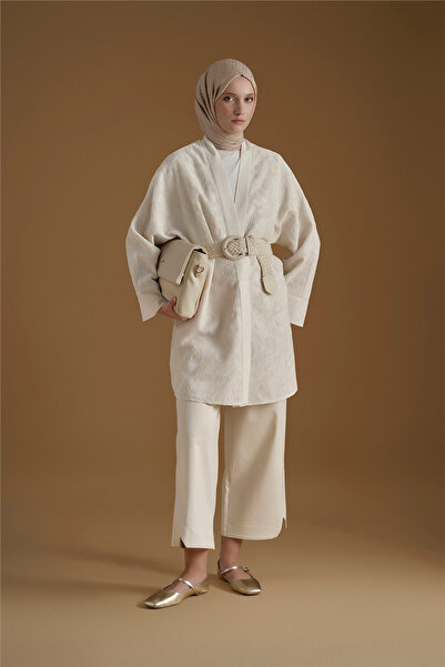 Armine Güpür Detaylı Giy Çık Takım Ekru