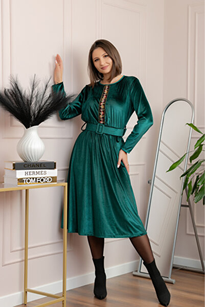 OEM Velvet dress with waist belt and boho-floral detail - green