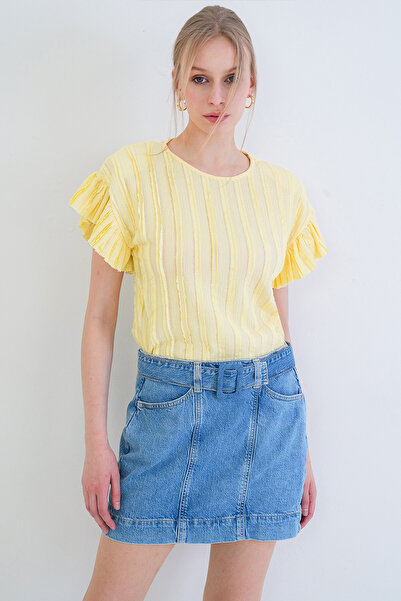 Trend Alaçatı Stili Γυναικεία κίτρινη πλεκτή μπλούζα με λαιμόκοψη και βολάν σ...