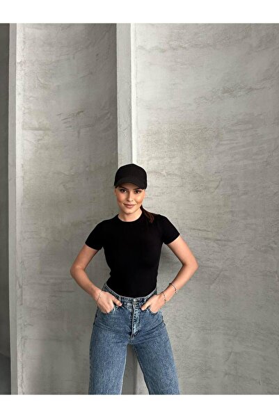 Butik Women's Basic Crew Neck Slim Fit Body — Short Sleeve Casual Body