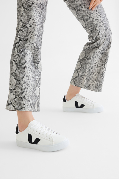 Tonny Black حذاء نسائي أبيض أسود حذاء بنعل مطاطي مريح برباط حذاء رياضي