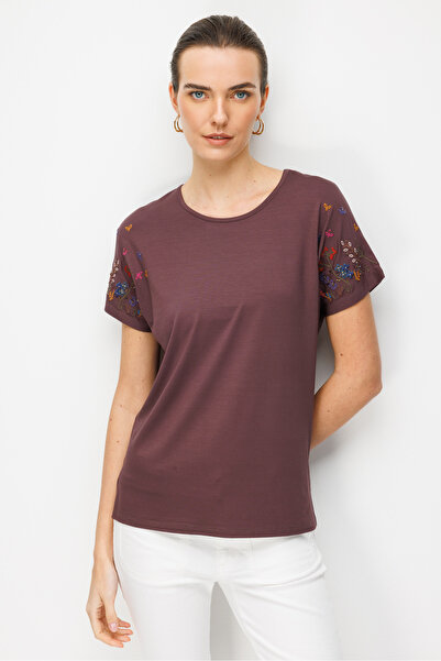 Desen Triko Γυναικείο μπλουζάκι με κέντημα σε λαιμόκοψη Ο, με χαμηλά μανίκια,...