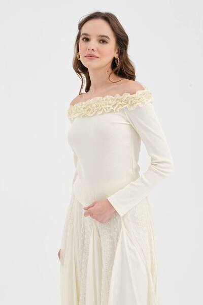 tw3 Kadın Omuzu Açık Fır Fır Detaylı Uzun Kollu Tasarım Bluz