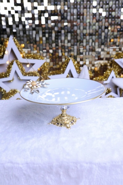 alfafe home Gilded Porcelain Presentation Holder with Metal Legs