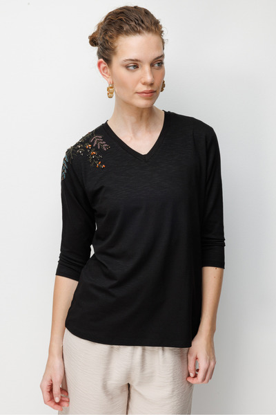 Desen Triko Γυναικεία μπλούζα με λαιμόκοψη V και κέντημα στους ώμους, χτενισμ...