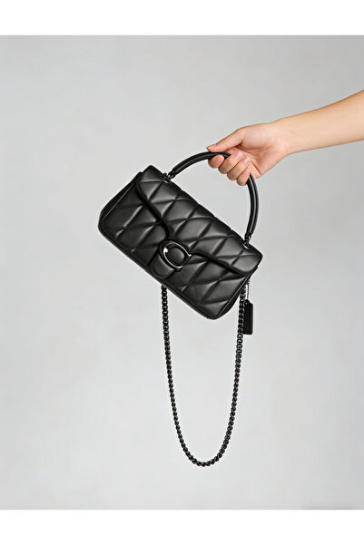 Cobrew حقيبة يد سوداء مبطّن تعيد تعريف الأناقة اليومية الراقية للمرأة العصرية.