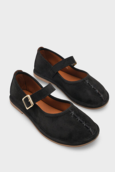 Capone Outfitters Lauretta Edge Wrapped Buckled Ballet Flats