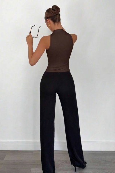 JE-TU Bluză cropped cu cu prindere după gât și accesorizat