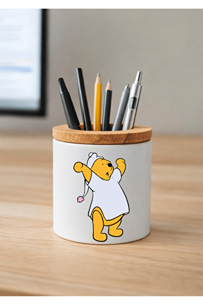 Eylül Design حامل أقلام سيراميك ويني ذا بوه مطبوع مع تفاصيل خشبية لسطح المكتب