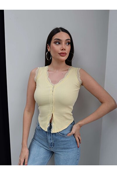 ESRAHELVACI دانتيل قميص رياضي مفصل بتصميم ريبانا