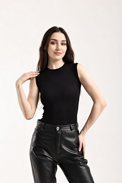 Trend Sizde جسم نسائي أسود بدون أكمام