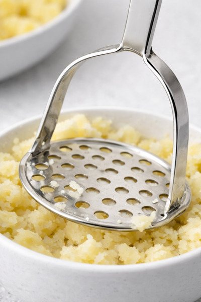 MİS KİTCHEN Stainless Steel Potato Masher – Ergonomic Non-Slip Strappy Potato Puree Masher