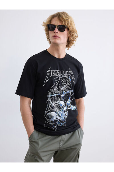 LC Waikiki Μαύρο ανδρικό μπλουζάκι με λαιμόκοψη ποδηλάτου και στάμπα Metallica