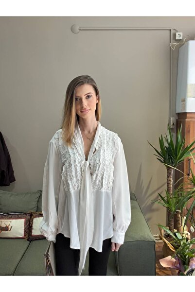 Buseüstüntürk atelier Beyaz omuzlar vatkalı fırfırlı gömlek