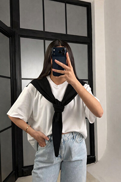 Perry Boutique Γυναικείο μπλουζάκι με λεπτομέρεια μαύρου σάλιου