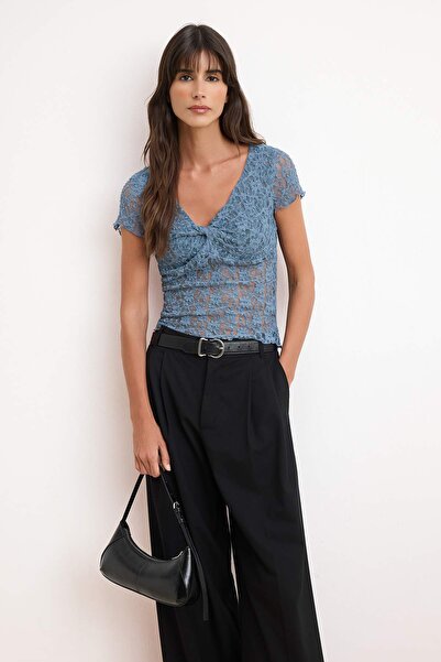 Trendyol Collection Bluză tricotată din dantelă, cu mâneci scurte, cu decolte...