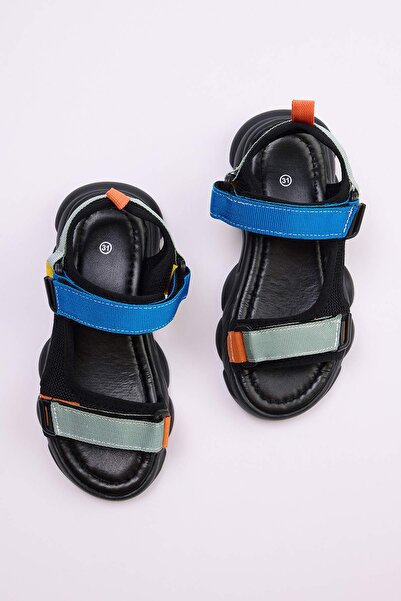 TRENDYOL SHOES Mehrfarbige Sport-Sandalen für kleine Jungen TAKSS26SD00005