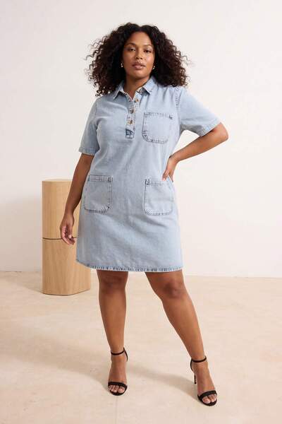Trendyol Curve Rochie cămașă din denim oversize, mini, cu detaliu buzunar alb...