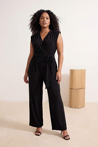 Trendyol Curve Μαύρη πλεκτή ολόσωμη φόρμα με λαιμόκοψη V και ζώνη, σε μεγάλο ...