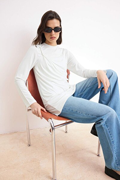 Trendyol Modest Εκρού Κανονικό Μονό Πλεκτό Πουλόβερ TCTSS26UK00004