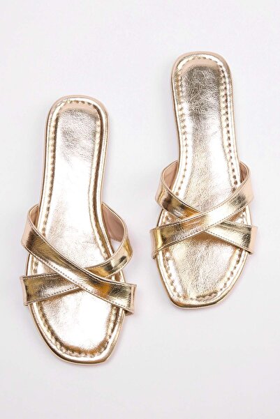 TRENDYOL SHOES Χρυσές γυναικείες παντόφλες TAKSS26TE00030