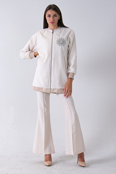 Feminist Üzeri Taş Detaylı Yandan Cepli Peluş Hırka Ekru 4701420