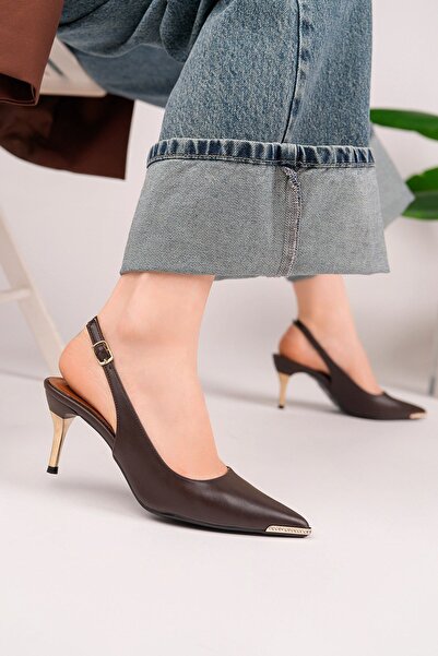 homiro Γυναικεία παπούτσια με μυτερή μύτη και μεταλλική λεπτομέρεια Λεπτό τακ...