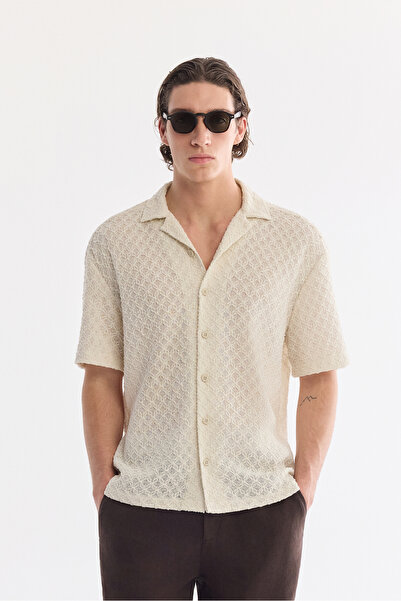 Avva قميص رجالي بأكمام قصيرة وياقة كوبية مخرمة بقصة مريحة A61Y2025