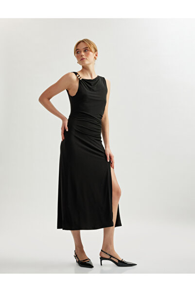 Koton Metal Aksesuarlı Kolsuz Degaje Yaka Uzun A Kesim Drapeli Elbise