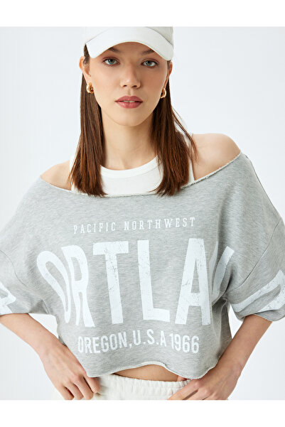 Koton Μπλουζάκι με λαιμόκοψη με κοντό μανίκι κολεγιακό εμπριμέ άνετο μπλουζάκι