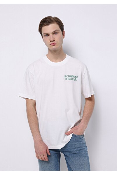 Colin's تي شيرت أبيض بأكمام قصيرة وياقة مستديرة للرجال من Comfort Fit