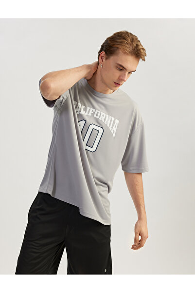 Koton Übergroßes Sport-T-Shirt mit Rundhalsausschnitt und halben Ärmeln mit C...