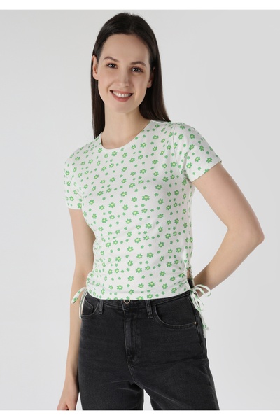 Colin's Slim Fit στρογγυλό γιακά Floral Γυναικείο λευκό κοντομάνικο μπλουζάκι