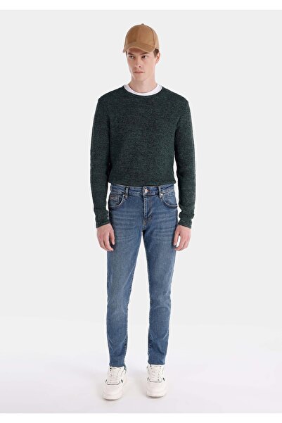 Colin's بنطال جينز رجالي ذو قصة ضيقة وخصر منخفض وواسع من الأسفل باللون النيلي...