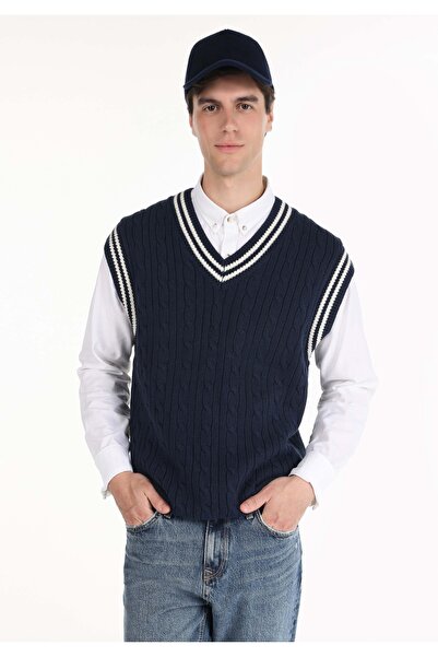 Colin's سترة جاكار للرجال ذات قصة عادية ورقبة على شكل حرف V باللون الأزرق الداكن