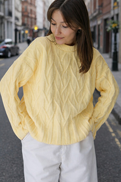 Butik Una Fiaba Κίτρινο πλεκτό πουλόβερ με μαλακή υφή με λαιμόκοψη