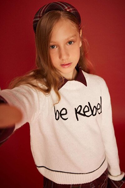 DeFacto Slim Fit Dar Kesim Bisiklet Yaka Nakışlı Triko Kazak Kız Çocuk G3242A...