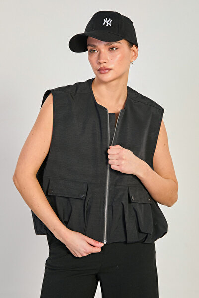 BARRELS AND OIL Women's Pocketed Crew Neck Vest - Black