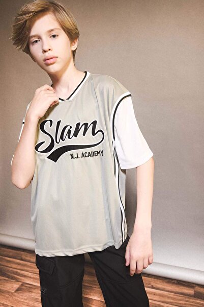 DeFacto Übergroßes, weit geschnittenes T-Shirt mit V-Ausschnitt und bestickte...