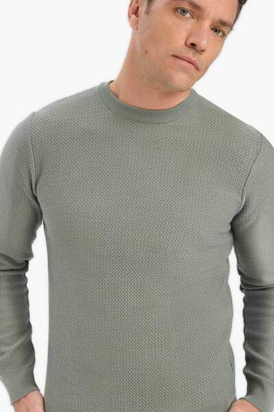 DeFacto Standart Fıt Bisiklet Yaka Triko Kazak C9618AX25AU