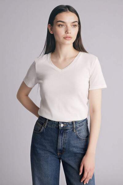 DeFacto Slim Fit, schmal geschnittenes Basic-T-Shirt mit V-Ausschnitt und ger...