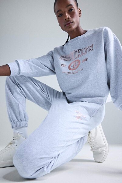 DeFacto Pantaloni de trening Airtech NBA Brooklyn Nets cu buzunare, cu potriv...