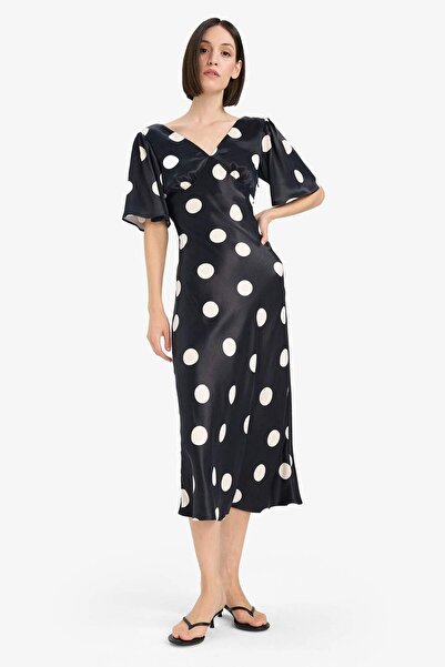 DeFacto Kurzärmliges Midi-Kleid aus Satin mit V-Ausschnitt und Polka Dots F60...