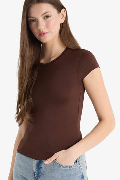 DeFacto Εφαρμοστό μπλουζάκι με λαιμόκοψη ποδηλάτου και κοντό μανίκι F3833AX25SM