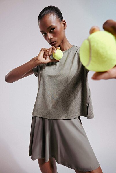 DeFacto Sportliches Kurzarm-T-Shirt mit Rundhalsausschnitt E2540AX25SM